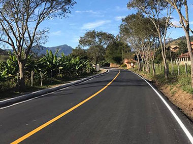 Concluída a 1ª fase do recapeamento da Estrada Armando Pereira Goulart no Bairro do Serrano