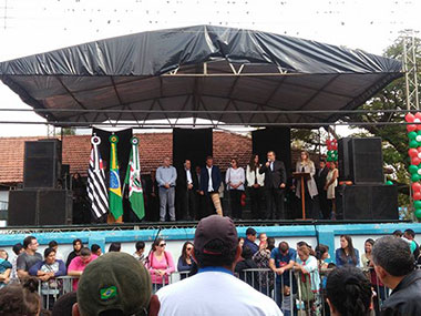 Desfile cívico de comemoração dos 185 anos de São Bento do Sapucaí